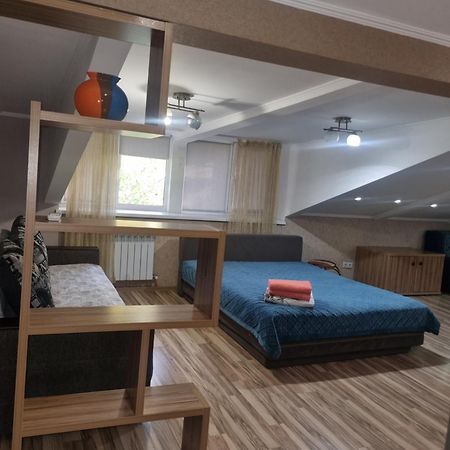 Apartments On Mustafa Ozturk Алма Ата Екстериор снимка