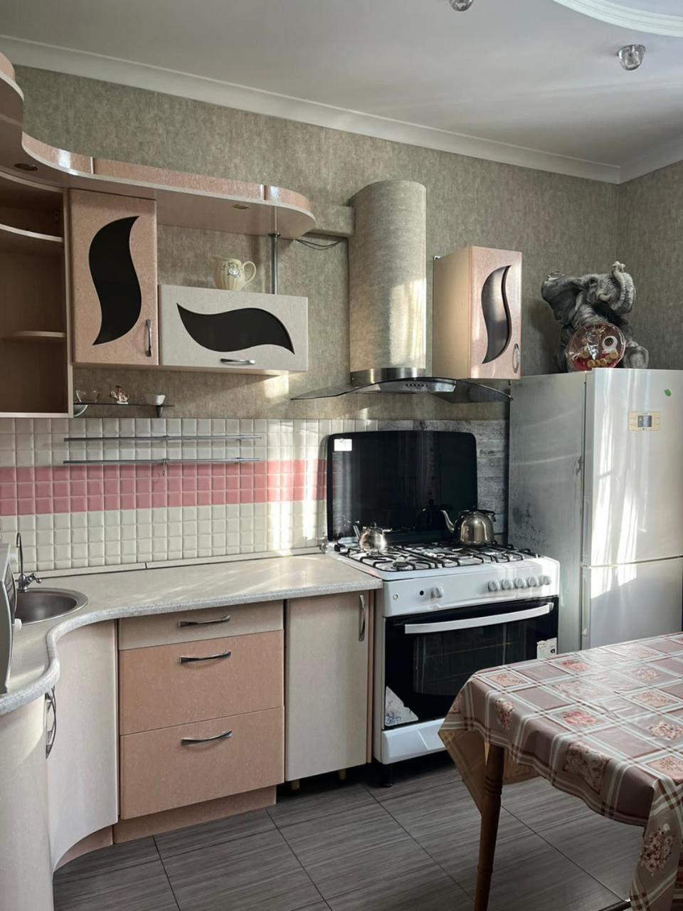 Apartments On Mustafa Ozturk Алма Ата Стая снимка